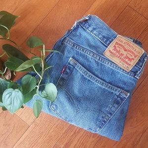 Levi Men's 505 Jeans: Medium Wash